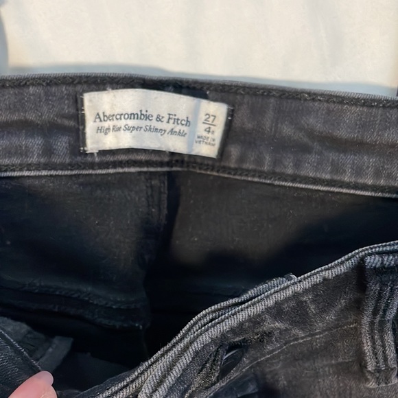Abercrombie and Fitch high-rise super skinny ankle black jeans, size 4 - Picture 2 of 4